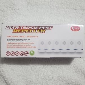 Ultrasonic Pest Repeller 6 Plug Ins. New